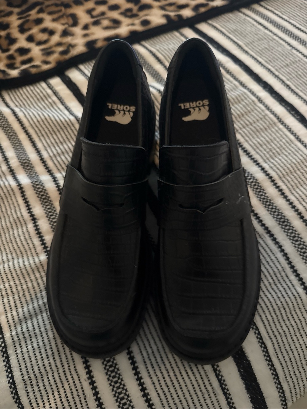 Sorel Joan now city women’s Black Croc-Embossed Slip-On Loafers size 9